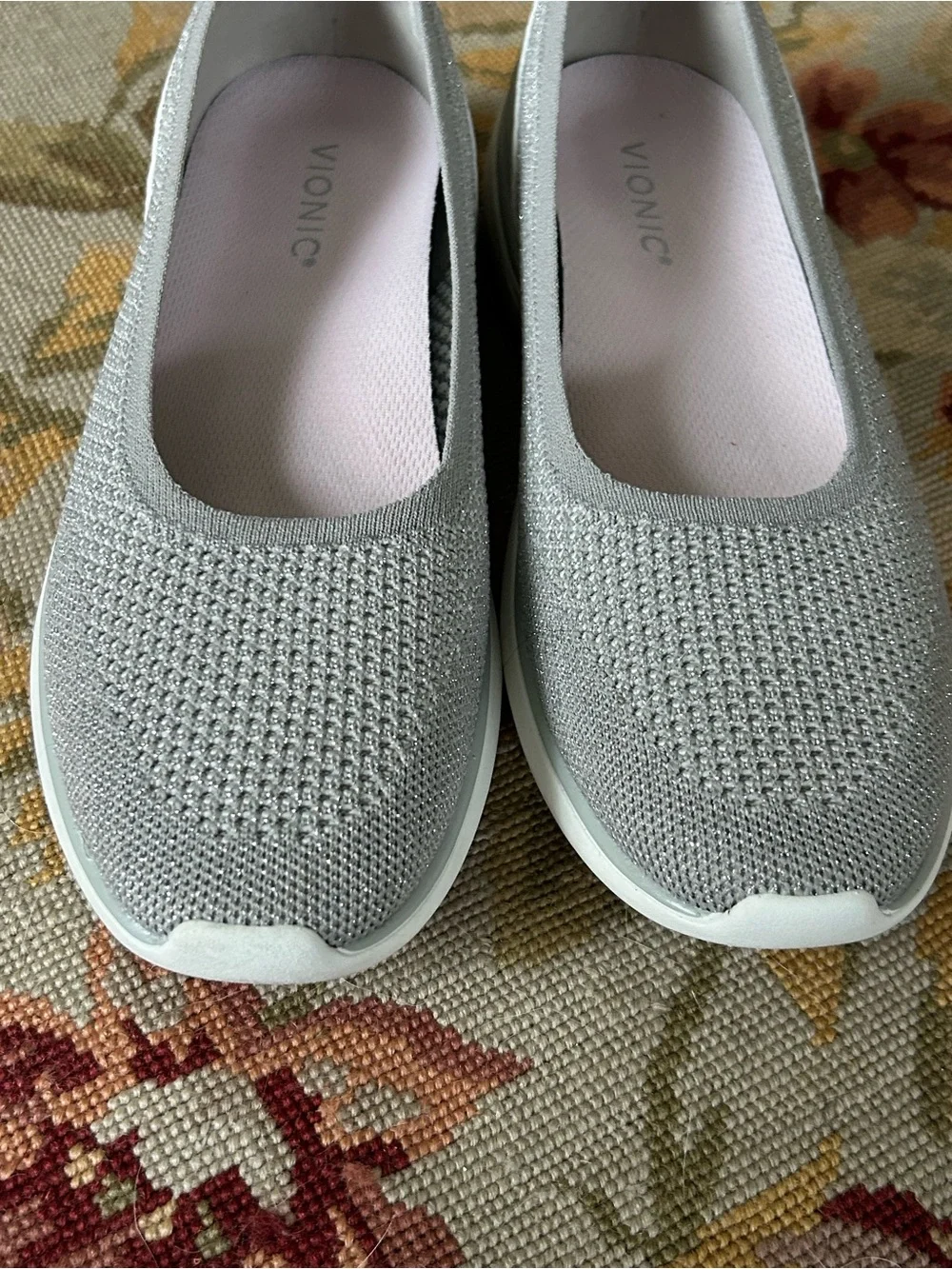 VIONIC KALLIE slip on shoe. Size 9.5. Sliver metallic w pink accents.